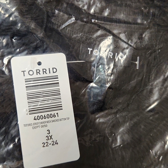 ❤️NWT VINTAGE TORRID TOP - CHOKER NECK - CUT OUT - SMOCKED HEM BLOUSE PLUS SIZE - Picture 4 of 14